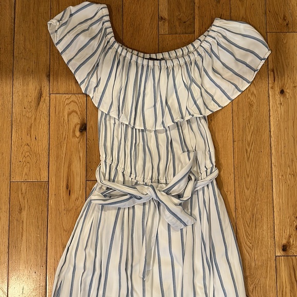 Off the shoulder striped midi dress - Picture 2 of 4